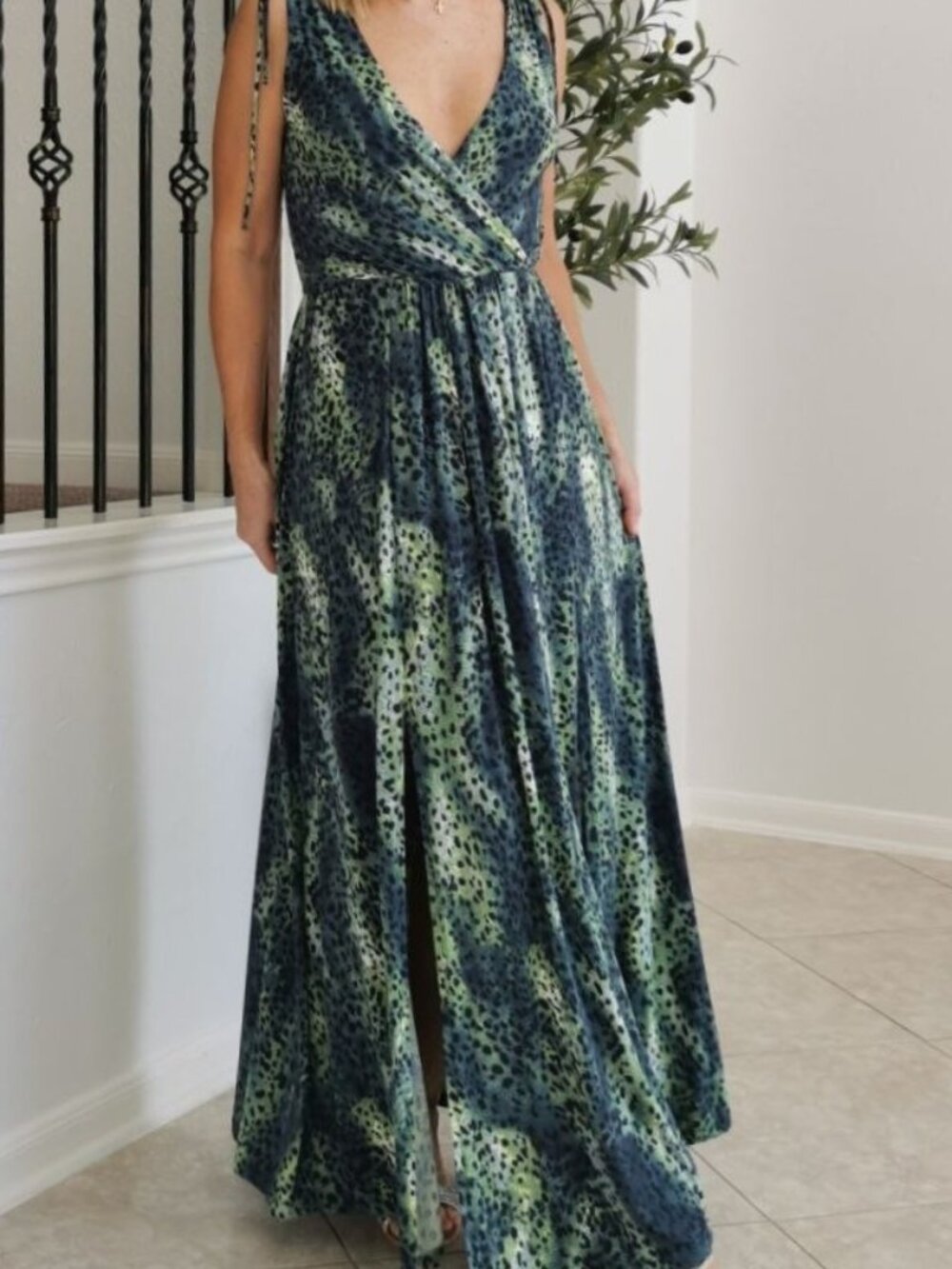 Zinzane Green Animal Print Maxi Dress Size S Deep V Tie Shoulder Resort